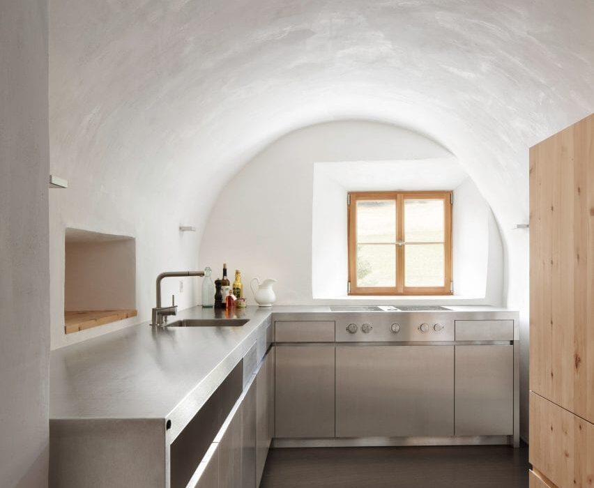 Ten L-shaped kitchens with extensive countertop space