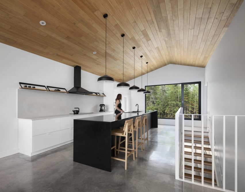 Ten kitchens with breakfast bars designed by architects