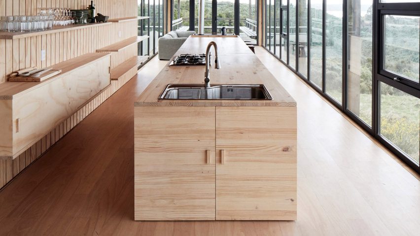 Ten kitchens with islands that make food preparation easier and more enjoyable