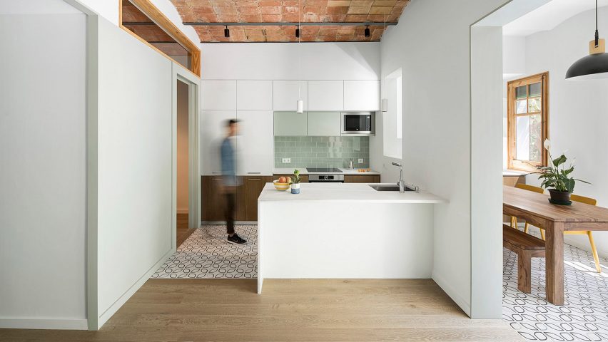 Ten space-saving peninsula kitchens designed by architects