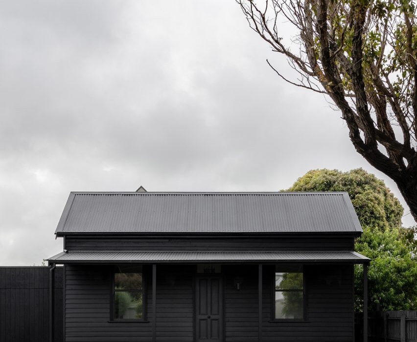 Material and spatial contrasts define Barwon Heads House