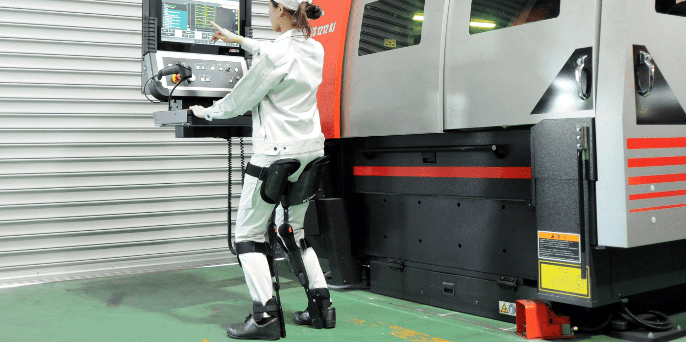 An exoskeleton helps to remove pain when working standing up