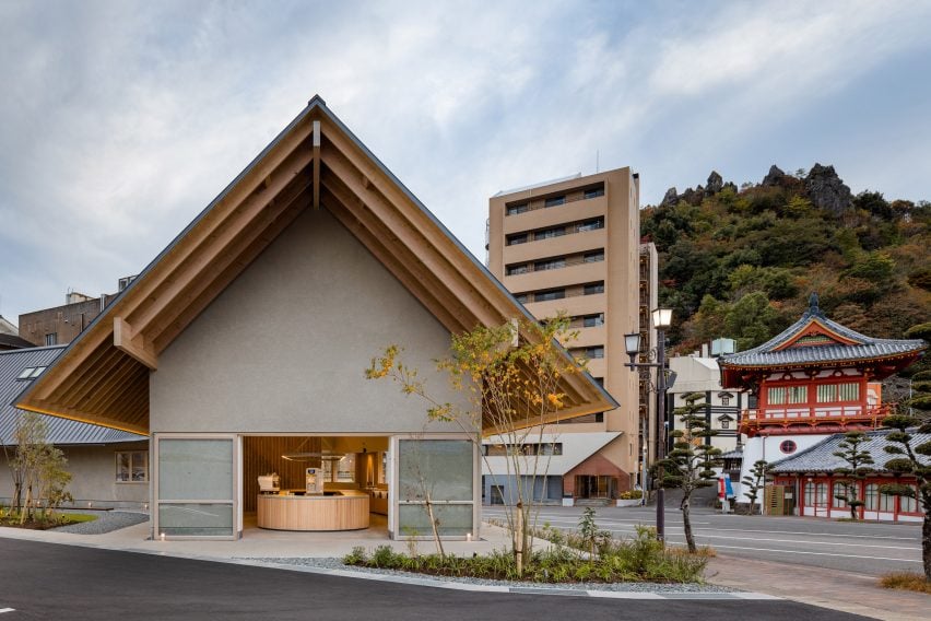 Keiji Ashizawa draws on “whiteness of tofu” for Saga Hirakawaya eatery