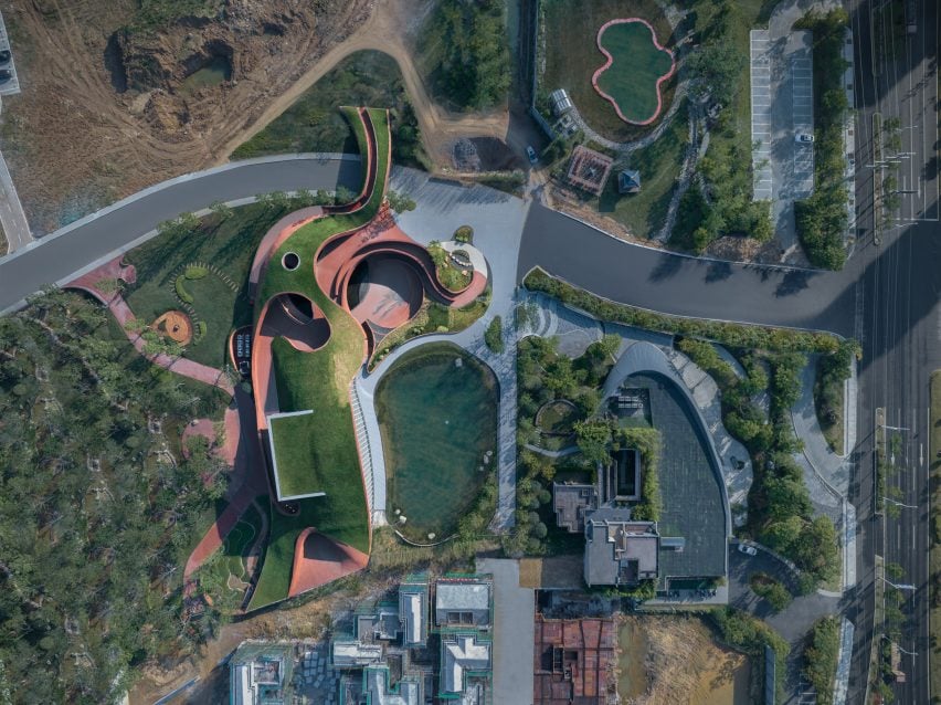 Undulating concrete conceals Chaohu Natural and Cultural Centre in China