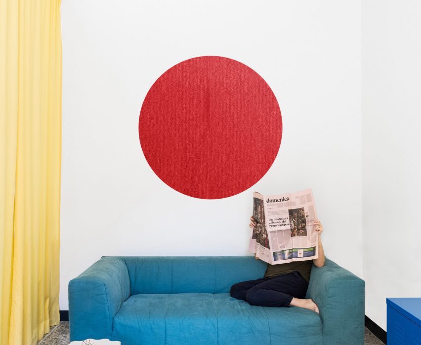 Ten living spaces that are punctuated by saturated primary colours