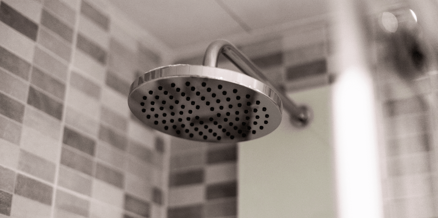 A smart shower reduces behavioural water waste in hotels