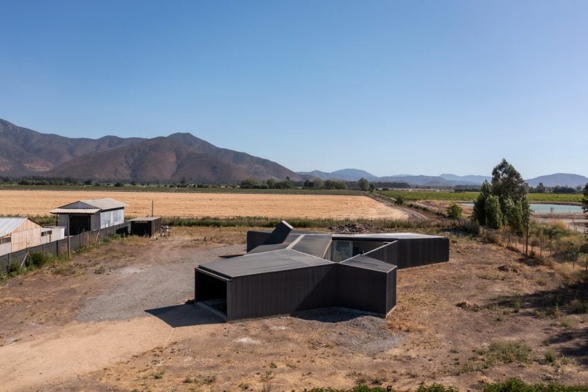 Paire House by Rodolfo Cañas provides shelter for a Chilean family