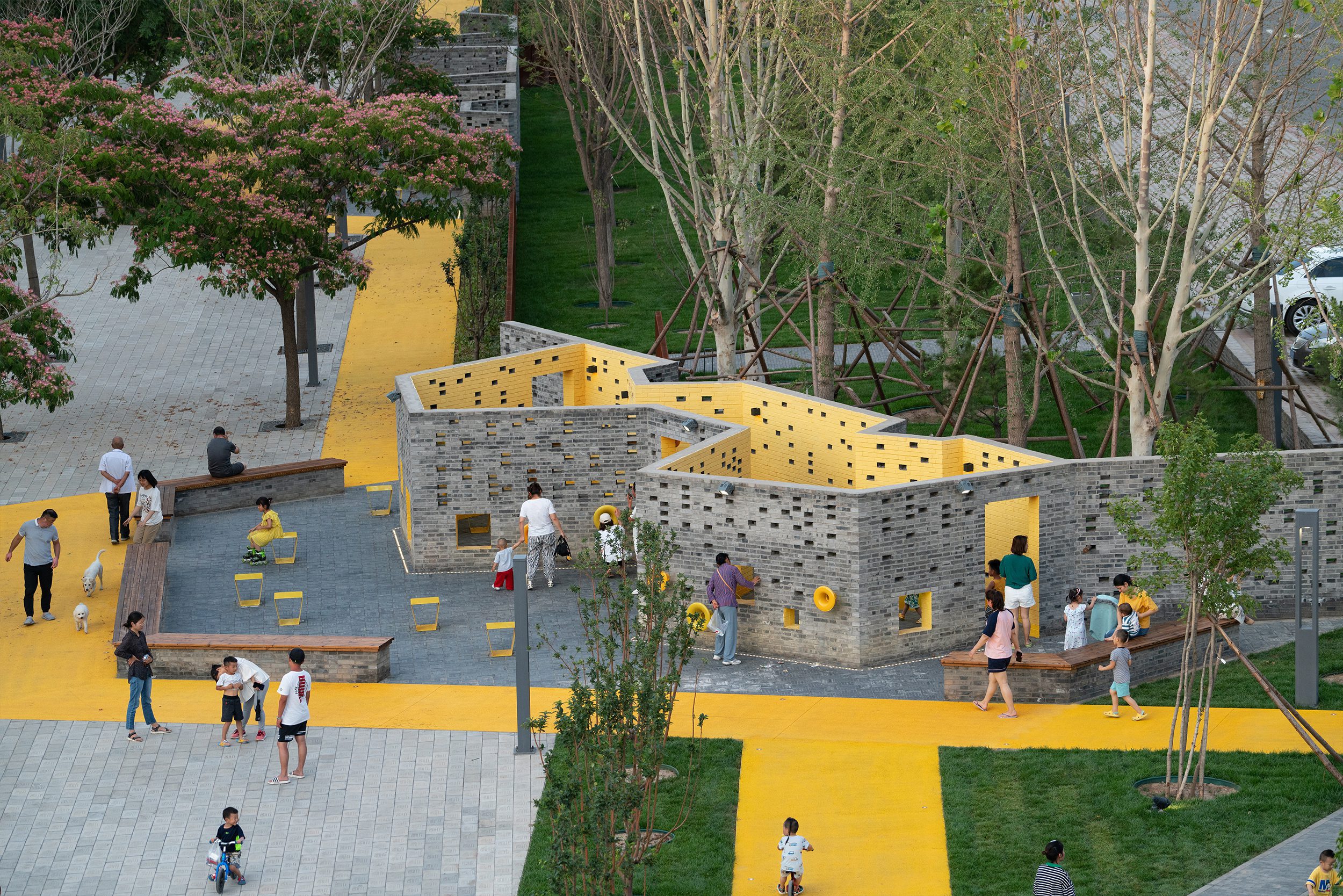 その他 NEW URBAN SPACES LINKS AZUR Jacobo Kraue 6 Colorful Public Spaces Painting the Urban Canvas - Zarkon
