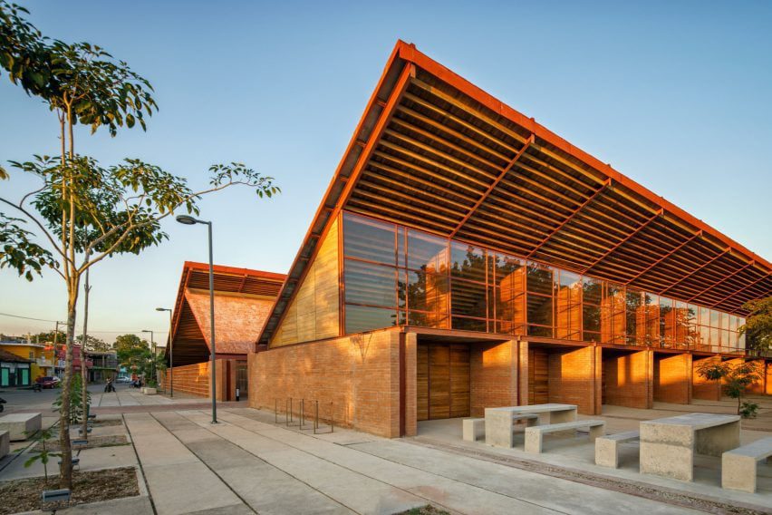 Colectivo C733 tops brick music school with soaring timber roof in Mexico