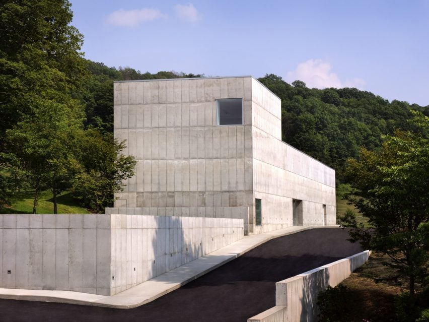 Monolithic New York museum pavilion features “perfect cube” gallery