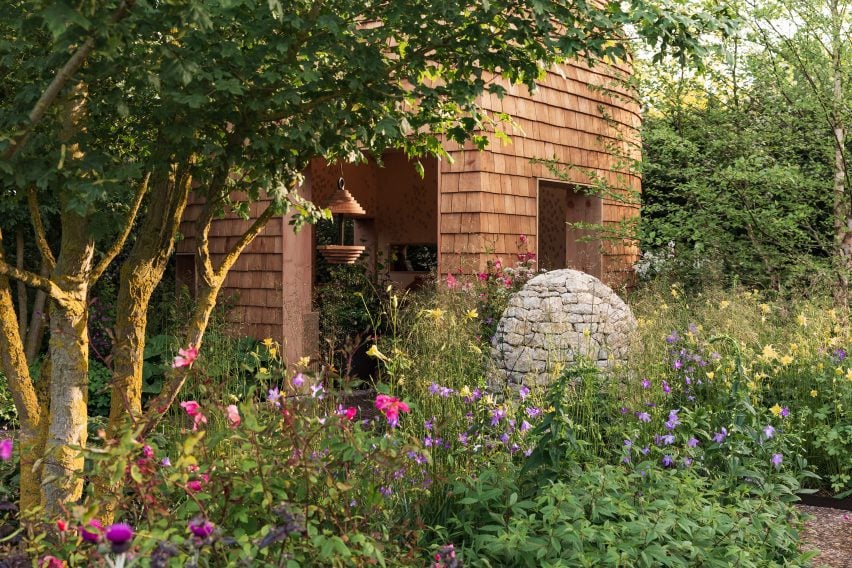 Mcmullan Studio designs garden room as “restorative haven”