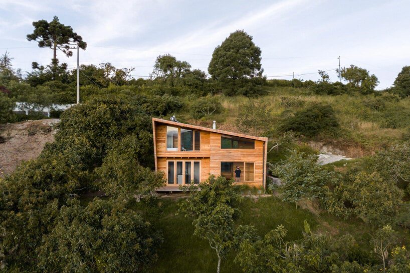 uniform skin of bricks coats casa perucho’s facades in ecuador