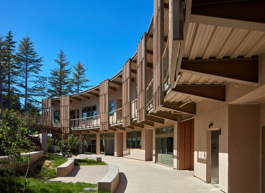 Leddy Maytum Stacy Architects creates low-energy school in California