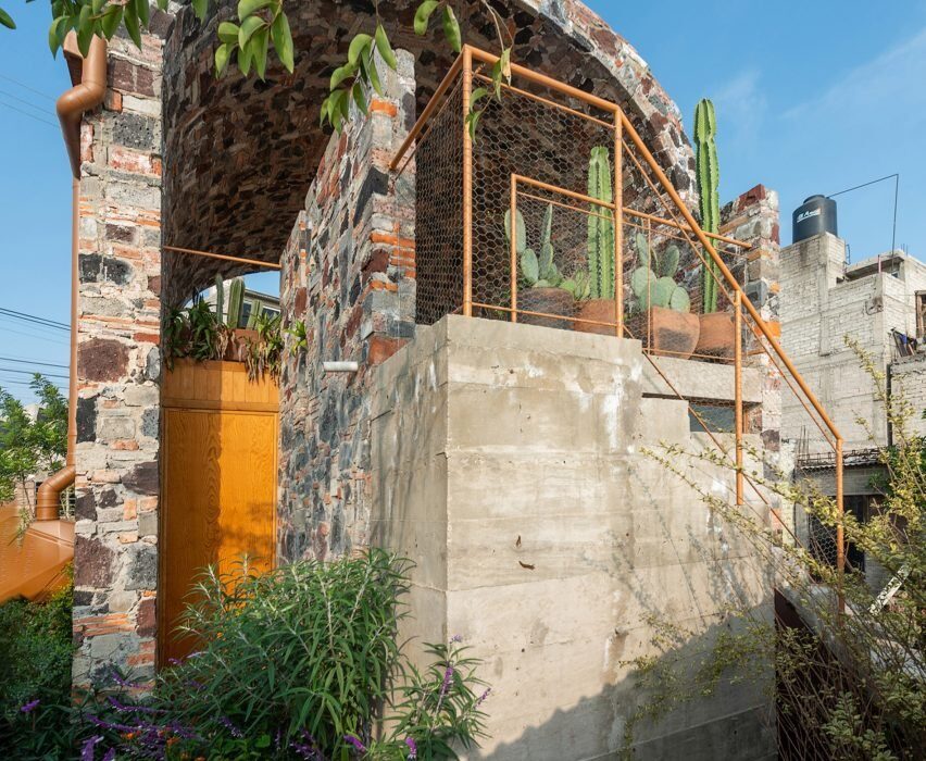 TO Arquitectura creates vaulted Mexico music school with reclaimed masonry