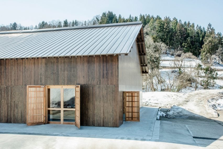 Kei Kaihoh Architects forms snow-cooled rice warehouse from local cedar