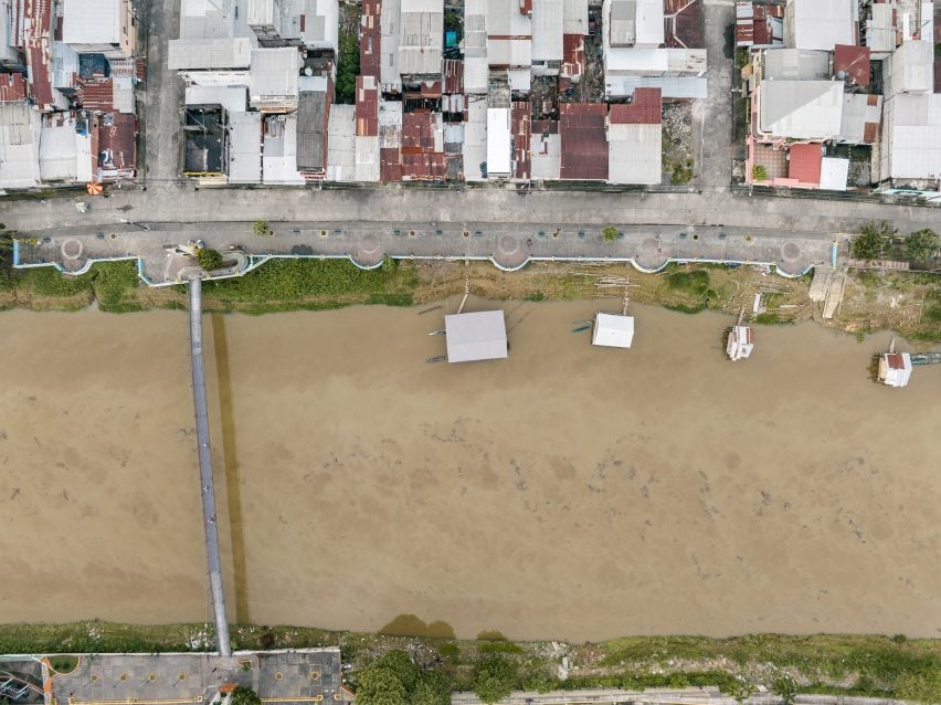 Natura Futura and Juan Carlos Bamba create floating house in Ecuador