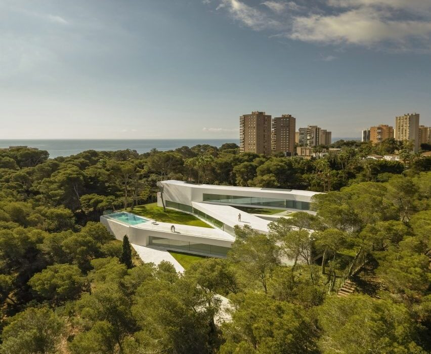 ​​Fran Silvestre Arquitectos references pathways for Sabater House in Spain