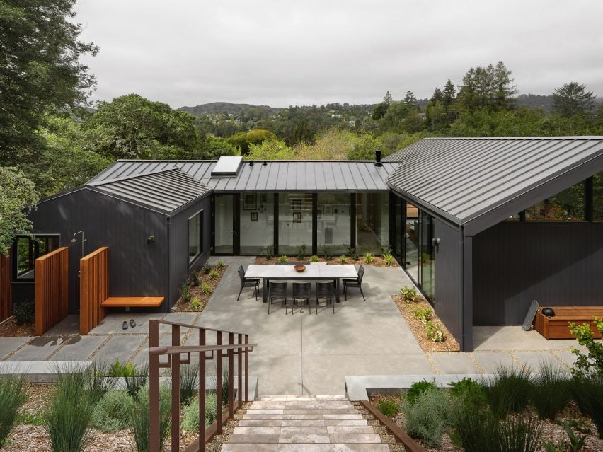 Michael Hennessey Architecture clads renovated California house in cedar