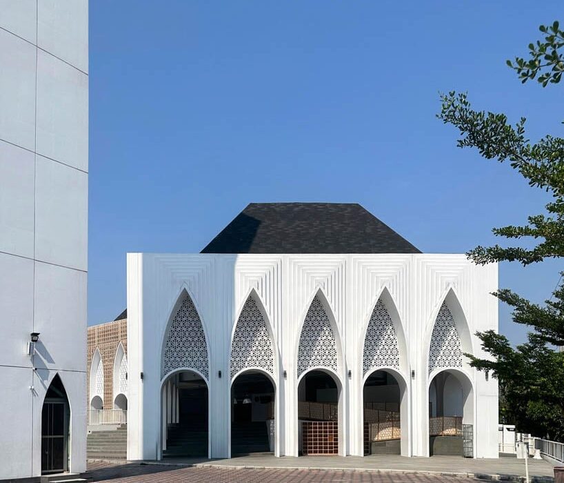 andyrahman architect ornaments mosque with lombok-style wickerwork